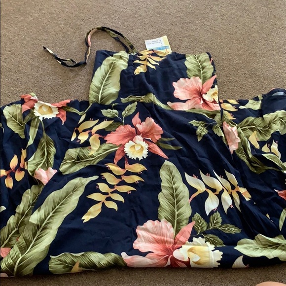 Dresses & Skirts - New Aloha halter dress